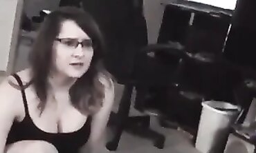 Su madre lo obliga a embarazar a su hermanita