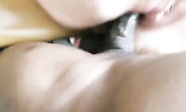 Madre Italiana Scopata in Bagno da Ragazzo Nero