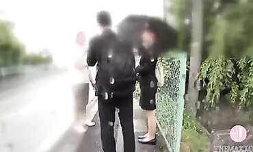 新人女子社員と混浴！隠れ勃起の上司と濡れマン部下の中出し