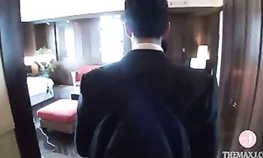 新人女子社員と混浴！隠れ勃起の上司と濡れマン部下の中出し