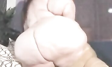 Love Shows Off Her Mega Gigantic BBW Booty