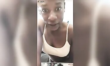 Irresistible Jojo Taylor Returns for a Hot Periscope Show