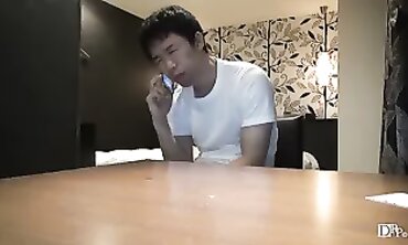 デリヘルを呼んだら友達だった 飯田久実子 1