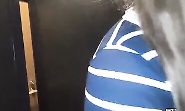 デリヘルを呼んだら友達だった 飯田久実子 1