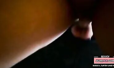 Lilli Vanilli: Deutsche MILF im Fahrradkeller