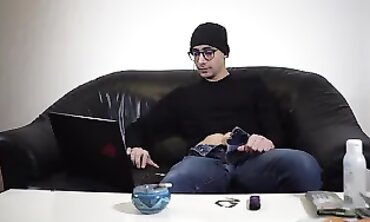 Amateur Babe Gets Hardcore While Alone During Lockdown