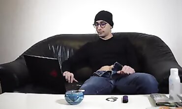 Amateur Babe Gets Hardcore While Alone During Lockdown