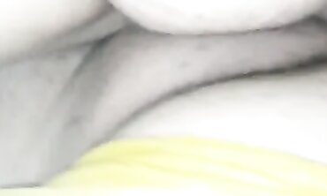 Gordinha Brunetta Toma Leite na POV