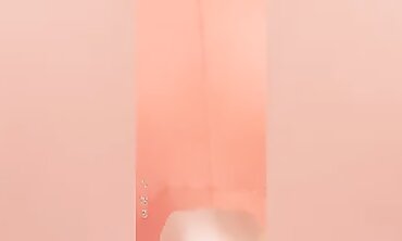 Je me touche seule dans la chambre