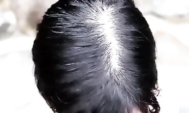 泳池边的激情：迫不及待的亲密与口爆