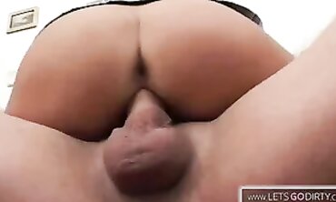 Steffi Fickt Für Einen Blowjob Im Job
