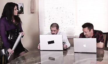 Mistress Victoria Voxxx Demands Booty Worship From Her Employee