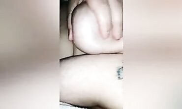 Massive Natural Cougar Bombshell Gives Deep Throat