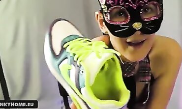 Candice Gets a Creampie Footjob in Her Nike Sneakers