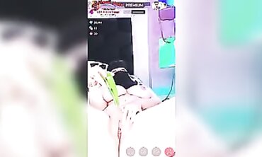 Neswangy: Voluptuous MILF with Big Tits and Ass