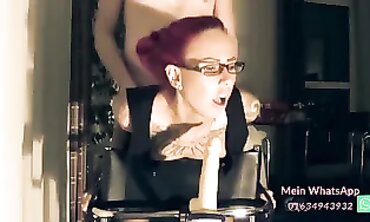 Deutsch MILF Paar mit Tattoo probiert Fisting und Dildos aus