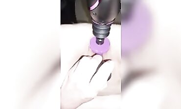 Reife Milf Ran wird von der Fickmaschine genossen