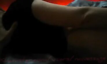 Majówka z koleżanką: POV spankowanie milf