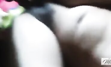 Awek Muda Nikmati Sex Dari Belakang Dalam Diam