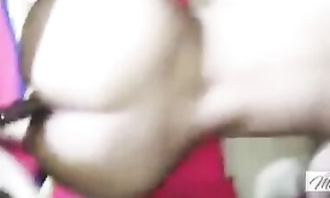 Awek Muda Nikmati Sex Dari Belakang Dalam Diam