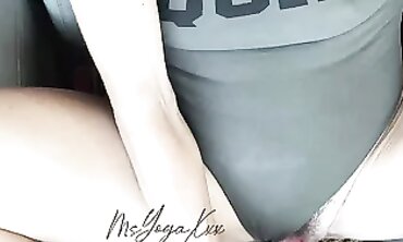 MsYogaXxx Masturbates in a Parking Lot