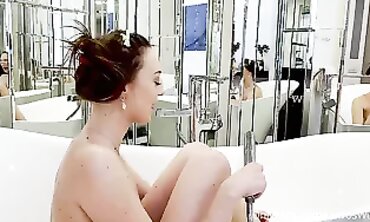 Isabella De Laa's First Rough Anal Experience