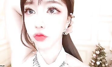 Solo Korean MILF Masturbates for Camera