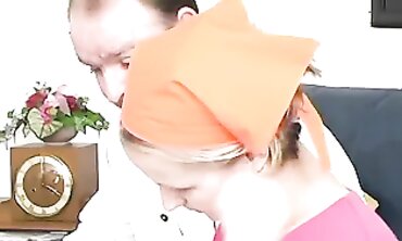 Amateur Putzfrau zeigt ihre Fickskills im Hardcore-Video
