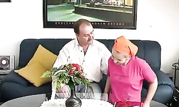 Amateur Putzfrau zeigt ihre Fickskills im Hardcore-Video
