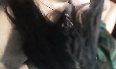 Sinhala Beauty Katata Ganilla in Amateur Home Video