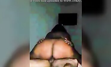 Claudia: Orgasmos y Sentones en Estilo Amateur