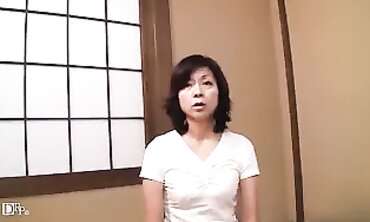 田舎の明るい農村熟女 三和久子 2