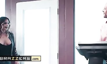 Social Media Hottie Blair Williams Takes Johnny Sins' Massive Cock