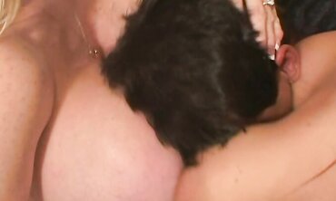 Eden And Kayla Kleevage Give A Man A Dual Oral In Fishnets