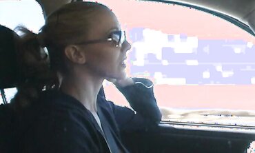 Mind-Blowing Sondra Hall Gives A Dual Fellatio In Three-Way