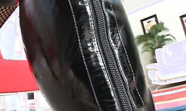 Jezebelle Bond And Harmony Rose Screw Each Other's Vags With Faux-Cocks