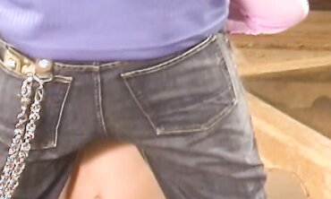 Brittney Takes The Rigid Meat Deep In Her Mind-Blowing Bootie During This Plow Gig
