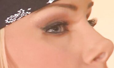 Brittney Takes The Rigid Meat Deep In Her Mind-Blowing Bootie During This Plow Gig