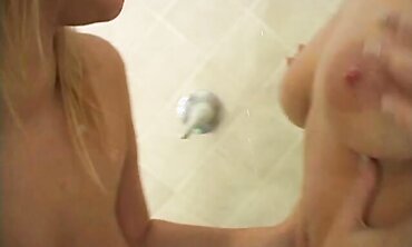Sarah Has A Girl-On-Girl Sesh With Violet