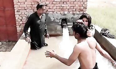 Tubewell Pe Sonia Ki Gandi Harkatein