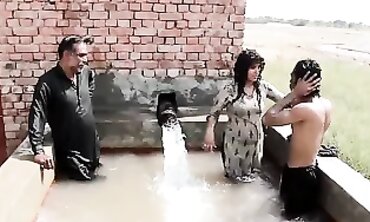 Tubewell Pe Sonia Ki Gandi Harkatein