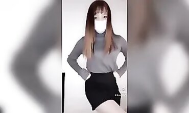 TikTokの速攻削除されたソロ自慰動画
