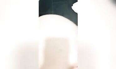 Hotwife with Huge Ass Cheats on Vacation