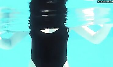 Jacqueline Expect Drains Underwater Nude