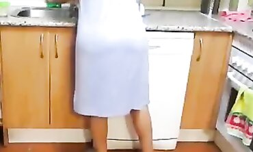 Amateur MILF In Sundress With No Underwear