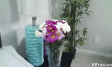 Boyfriend fickt Mama mit dicken Titten und Freundin gleichzeitig