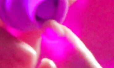 Latina MILF Tests Vibrator: Amateur Orgasm