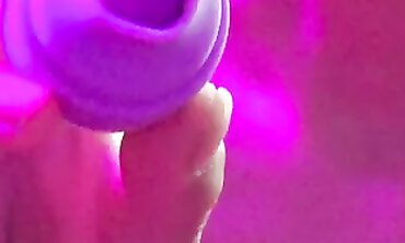 Latina MILF Tests Vibrator: Amateur Orgasm