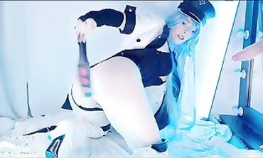 General Esdateh Dominates Her Prisoner