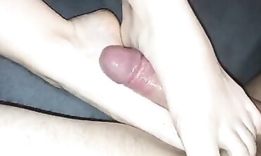 Ultra-Cute Amateur MILF Gets an Extraordinary Toejob